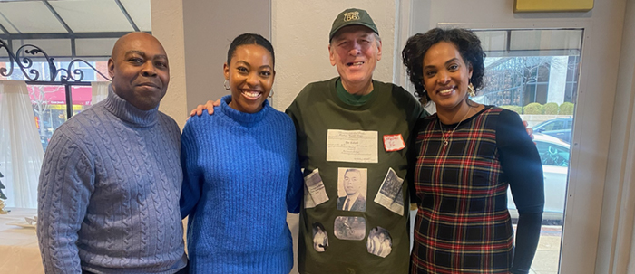 Grace Farr ’24 with interviewer Steve Zegel and her parents